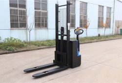 HH1216 electric stacker